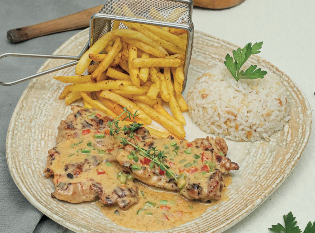 CHICKEN WITH CREAMY VEGETABLES